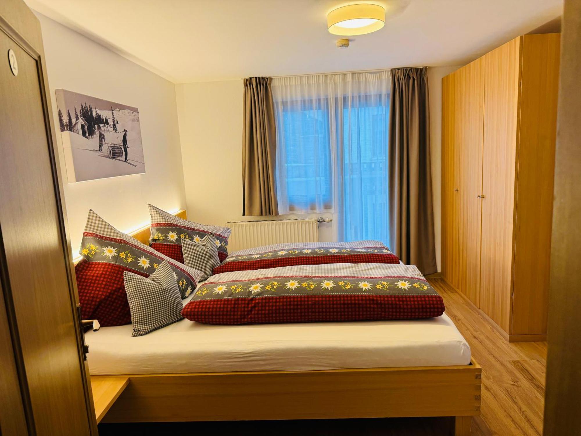 Hotel Garni Enzian دامولس المظهر الخارجي الصورة