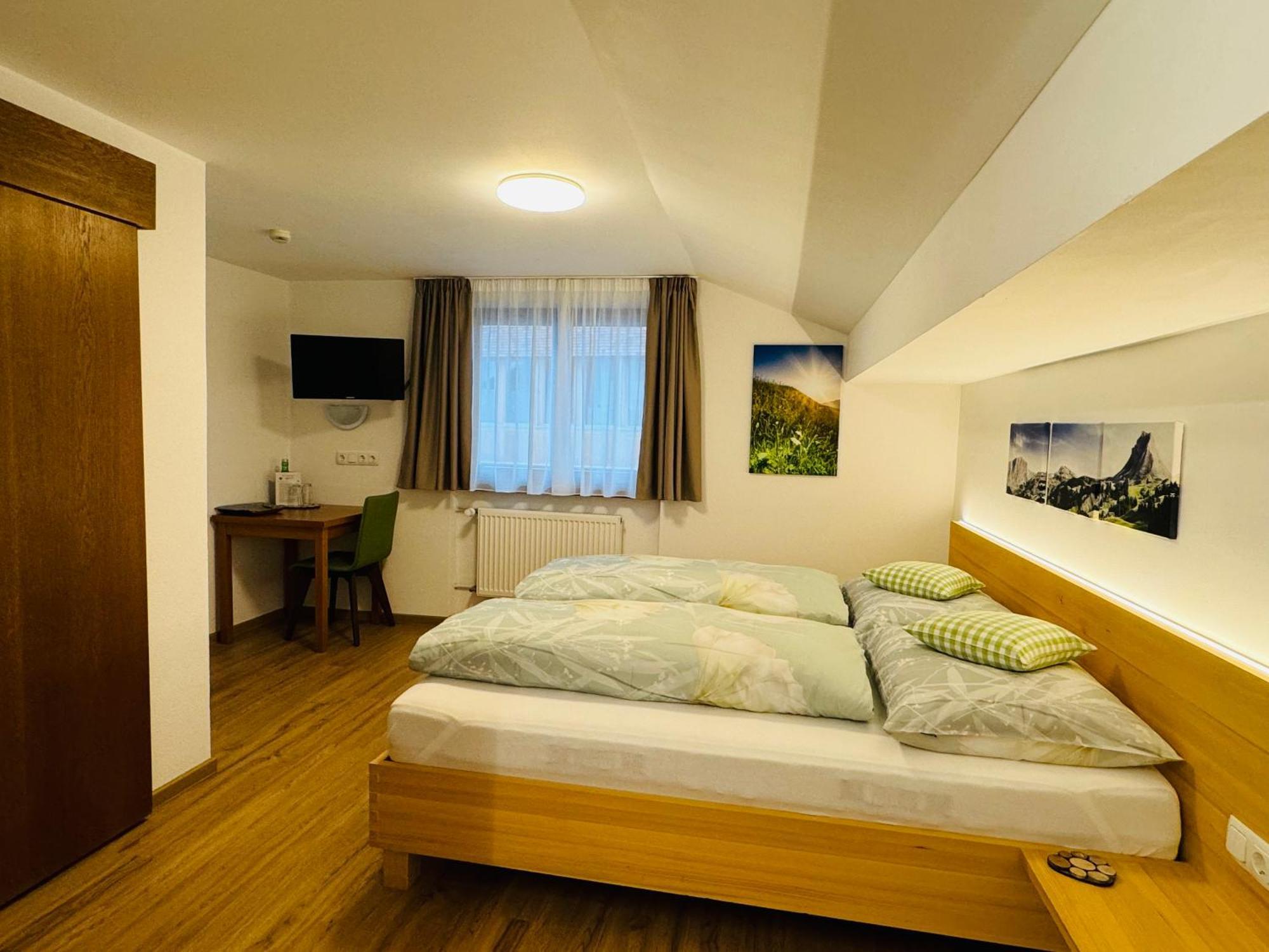 Hotel Garni Enzian دامولس المظهر الخارجي الصورة